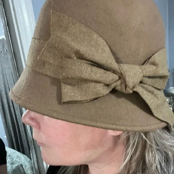 Nordstrom Classic Tan Cloche Hat with Bow - Picture 5 of 6